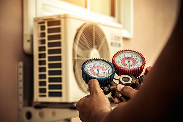 Professional Hvac technician working in Clarendon, AR